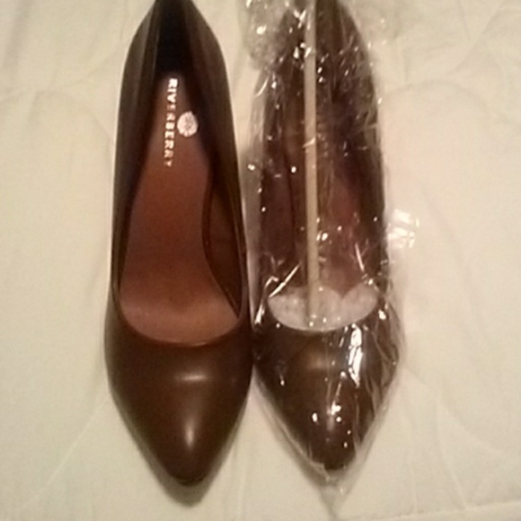 Riverberry Khaki Dress Shoe Heels - Picture 3 of 7